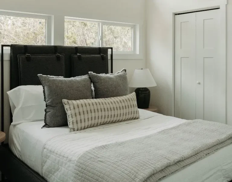 Cabin 1 The Secretariat (6) Large