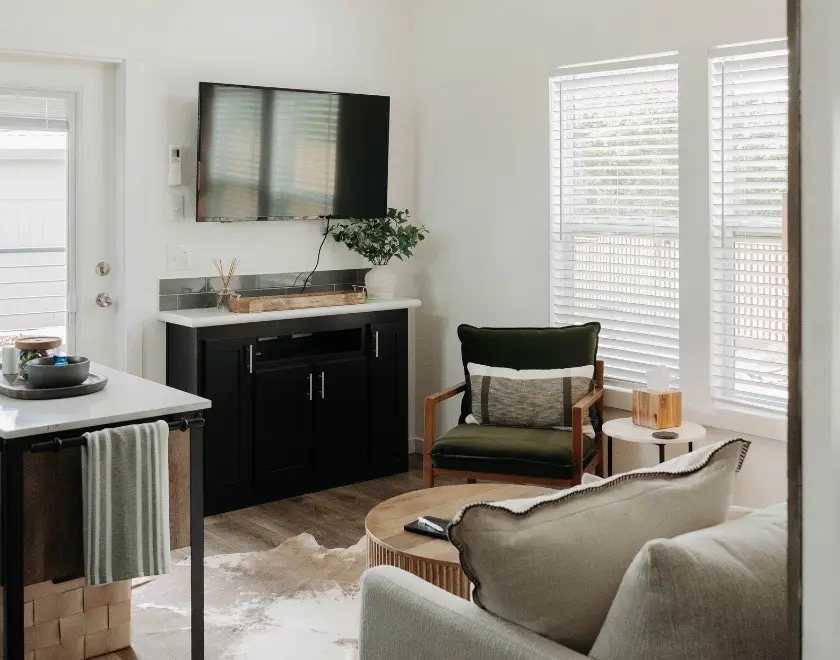 Cabin 1 The Secretariat 8 Large